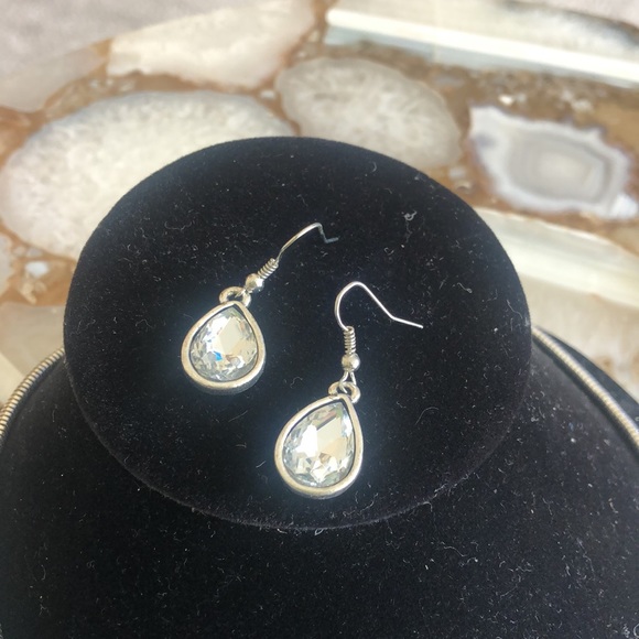 Stunning Crystal Vine Statement/Earring Set-Boutique - Picture 9 of 10